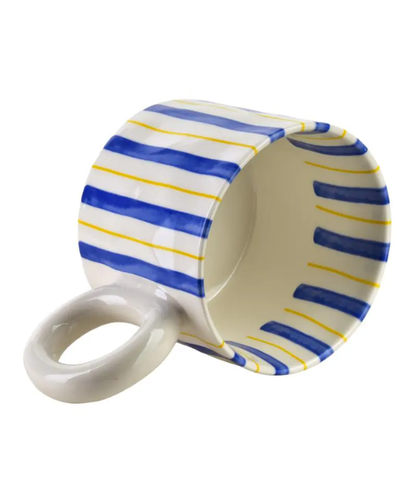 Tasse rayée à anse ronde