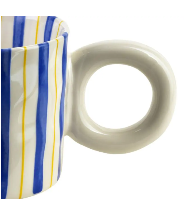 Tasse rayée à anse ronde