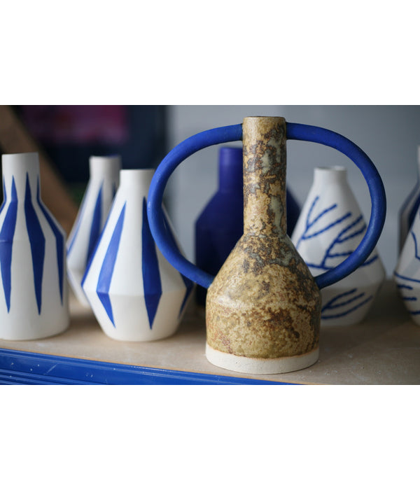 Grand vase à oreilles brun