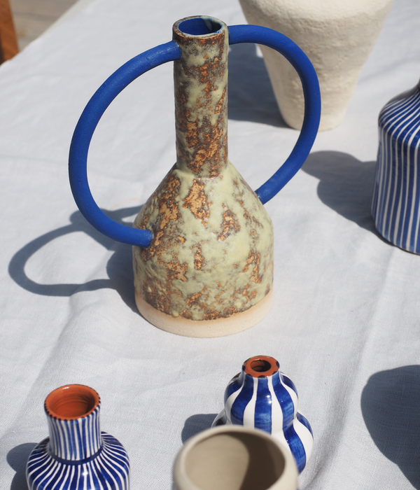 Grand vase à oreilles brun