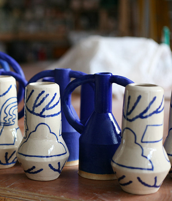 Petit vase à oreilles bleu