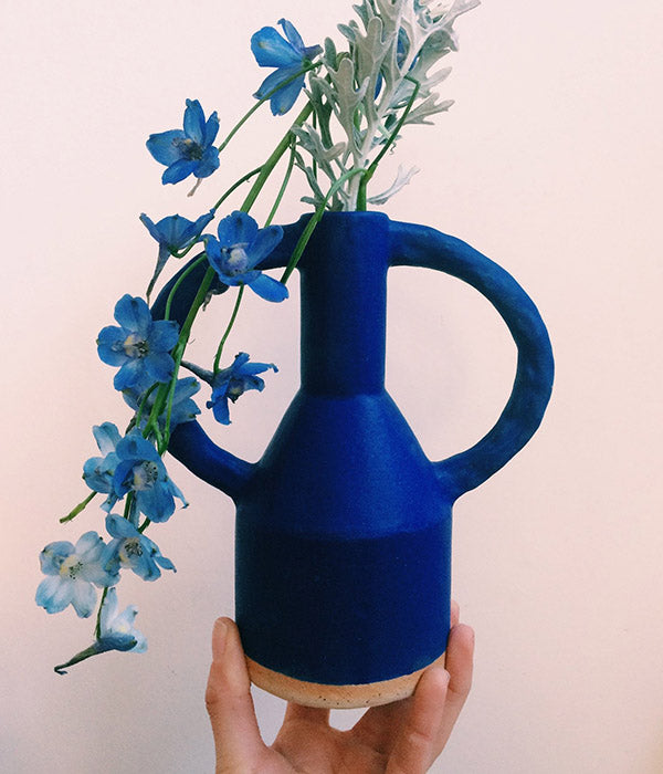 Petit vase à oreilles bleu